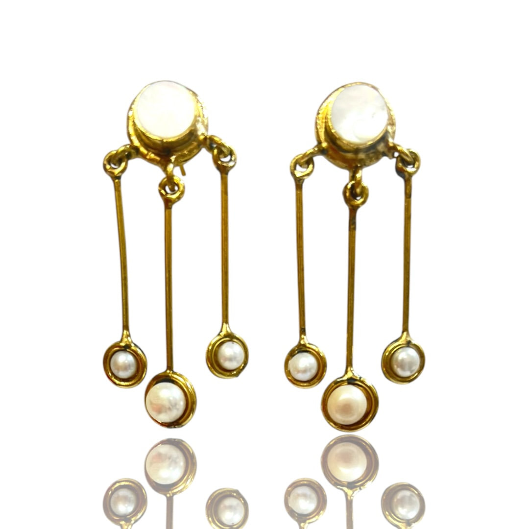 Mary Dangle Earring
