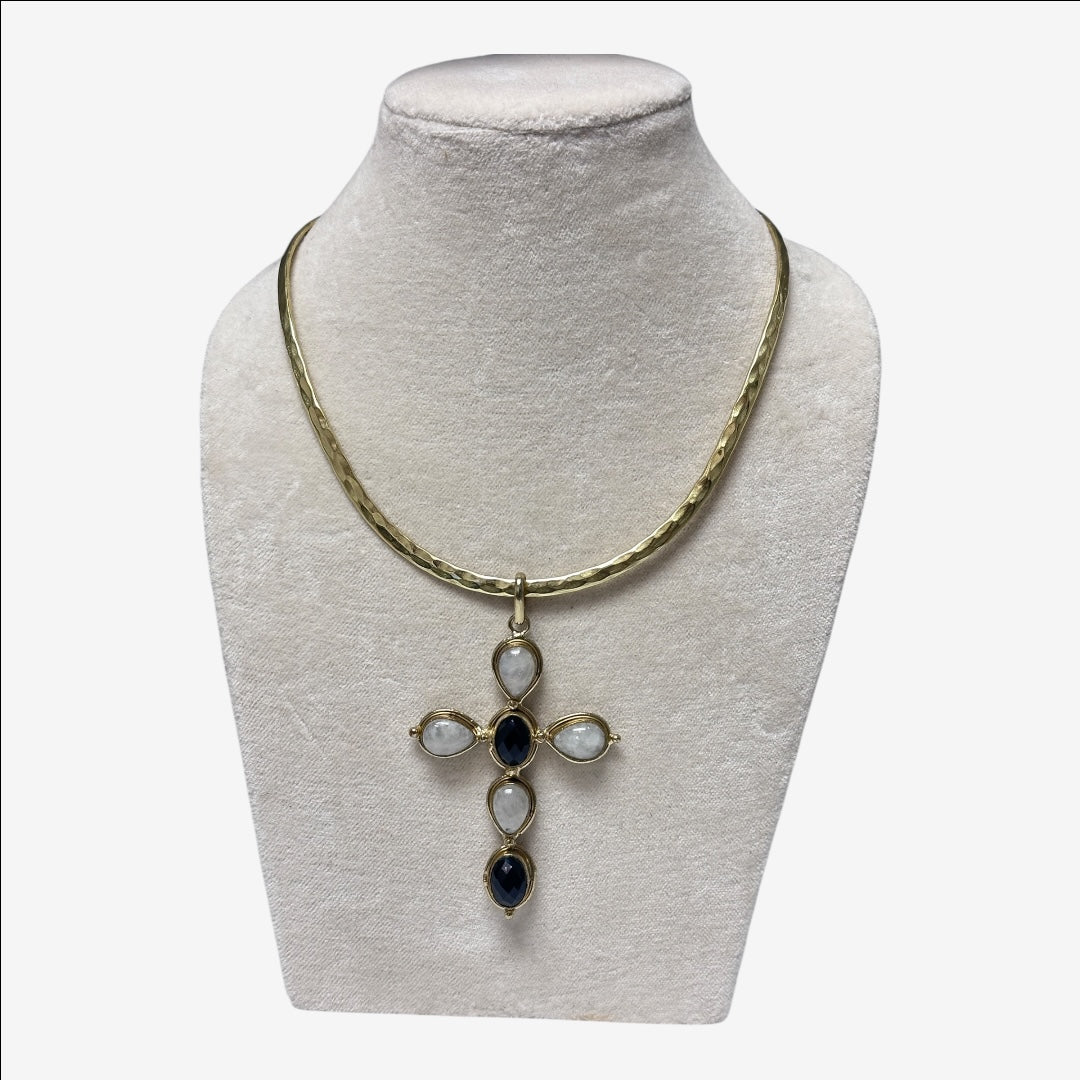 Divina Cross Pendant
