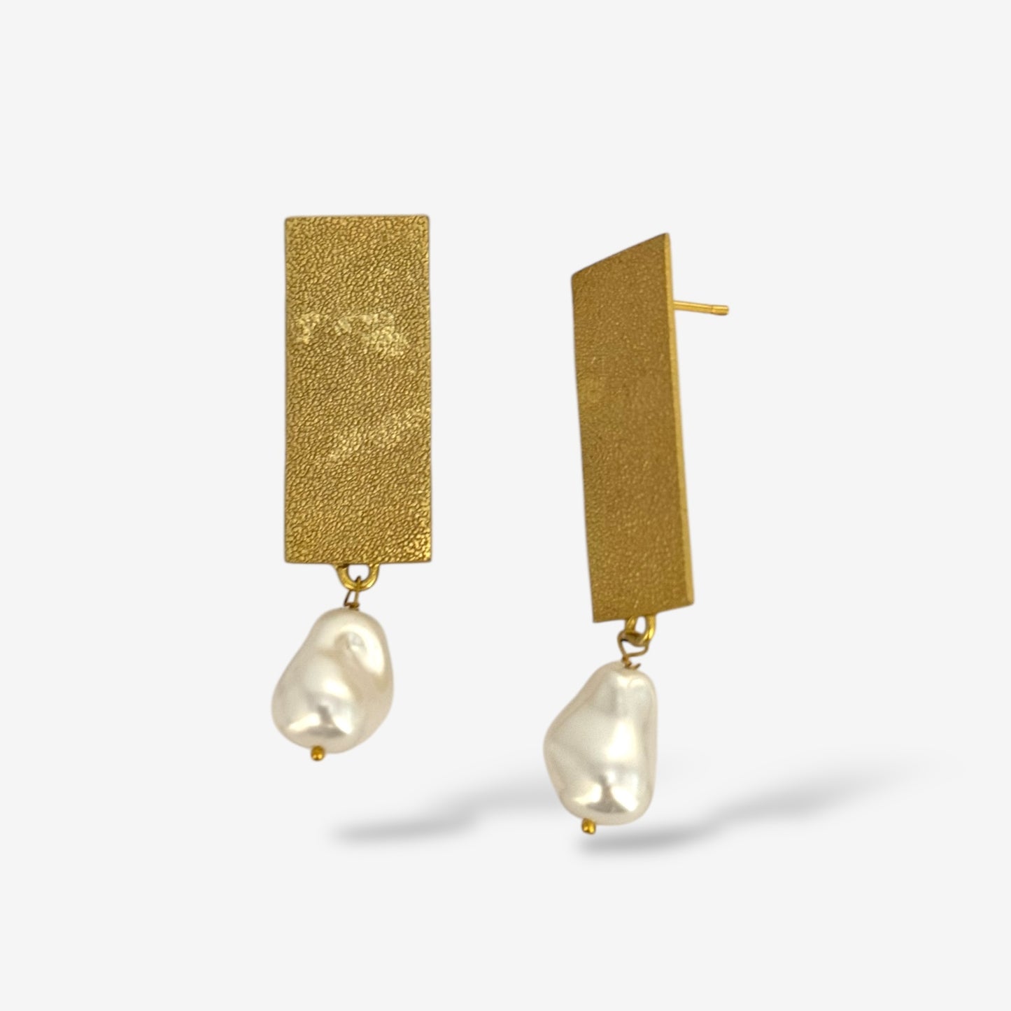 Golden Bar Pearl Earring