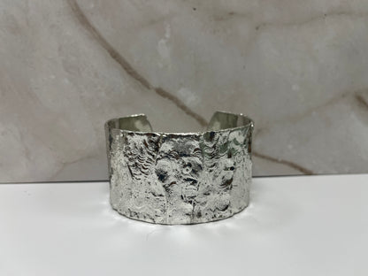Lila Cuffs