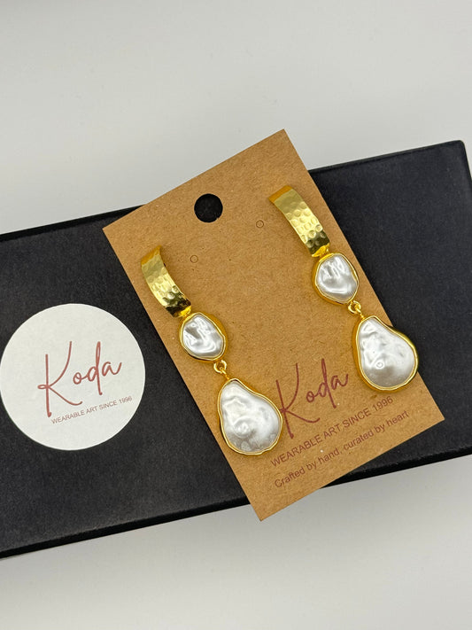 Elira Pearl Earrings