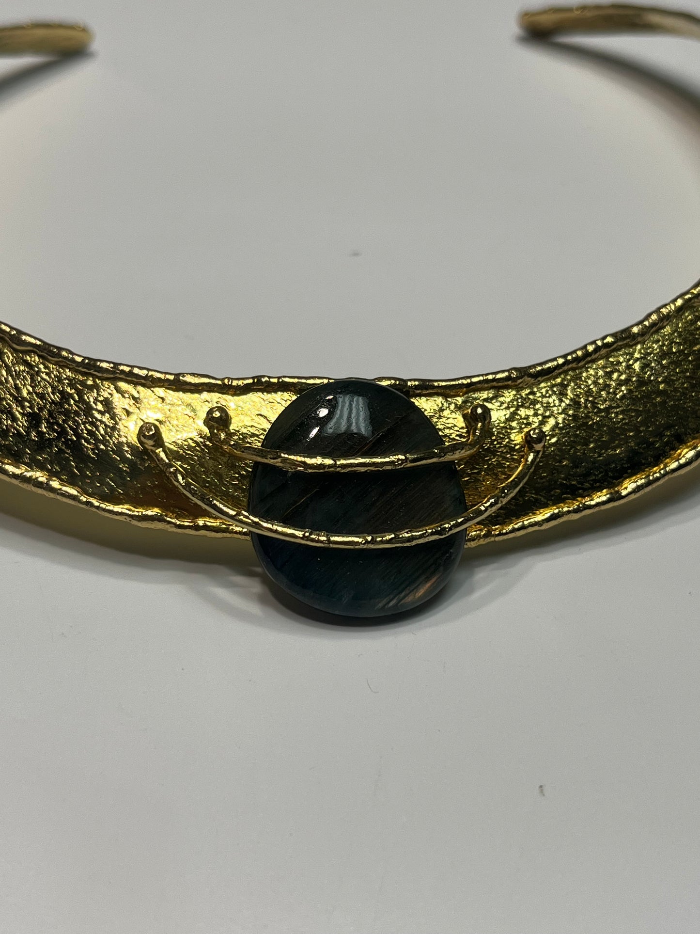 Queen’s Gleam Choker