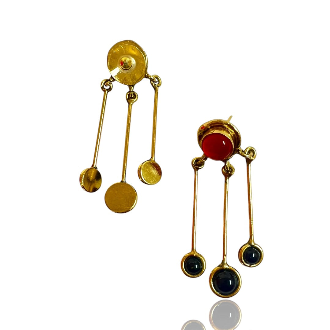 Mary Dangle Earring